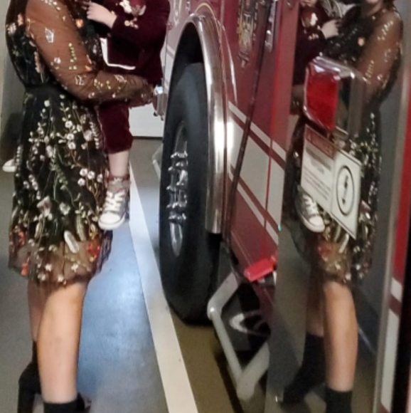 COPY - Embroidered midi dress - Picture 3 of 5